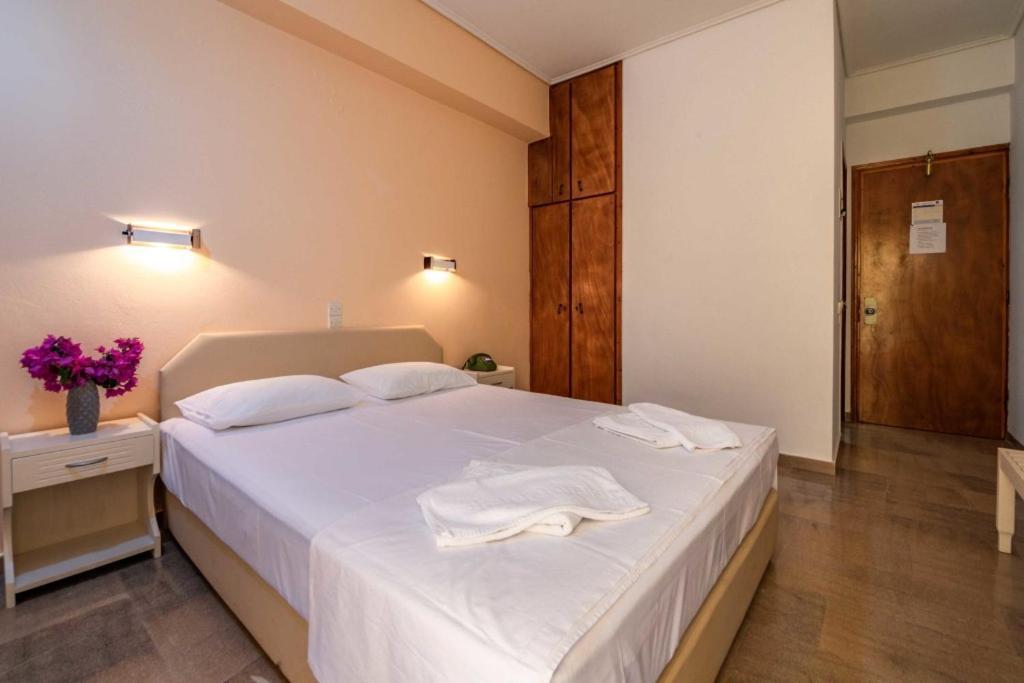 Ionis Hotel Troianata Habitación foto