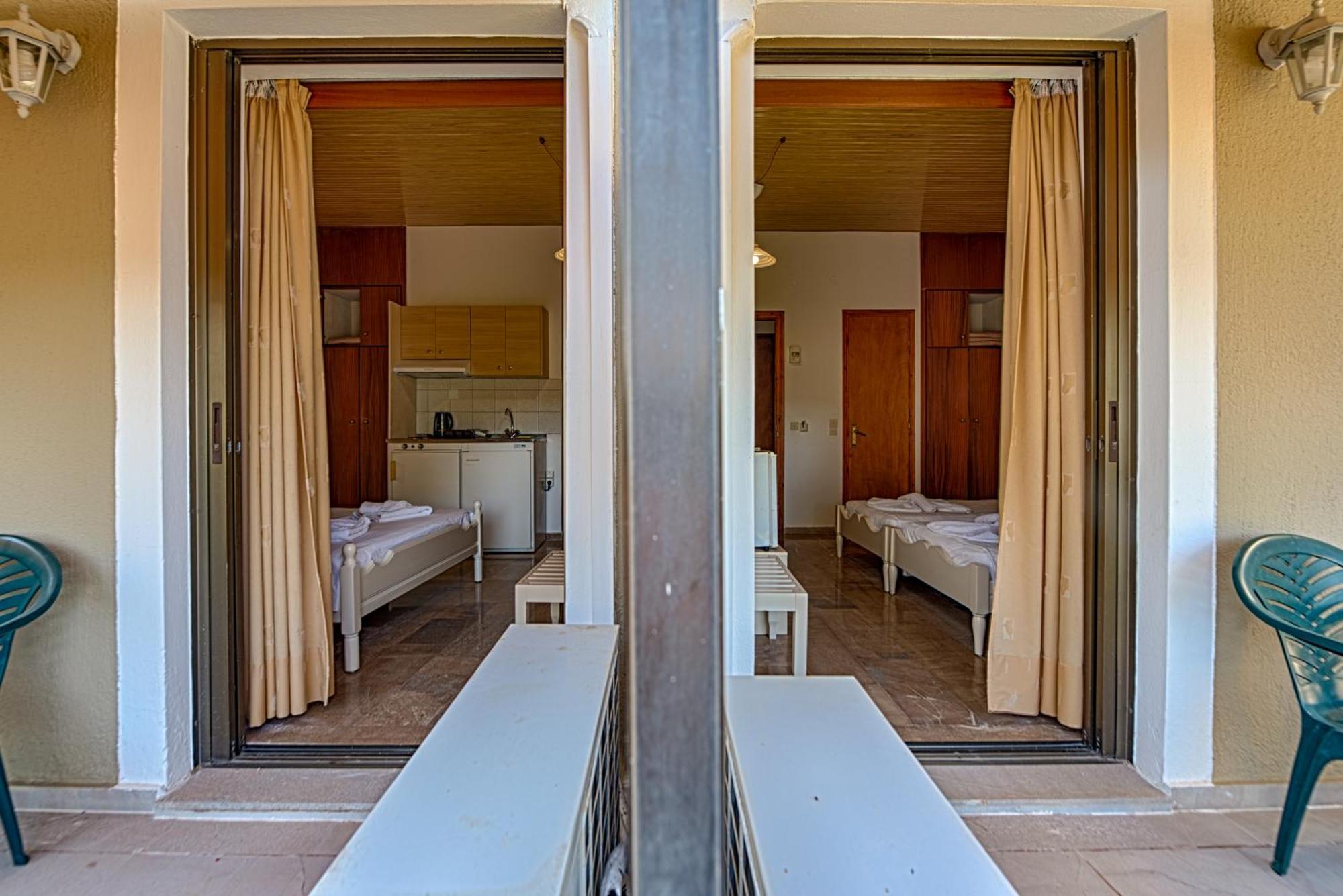 Ionis Hotel Troianata Habitación foto