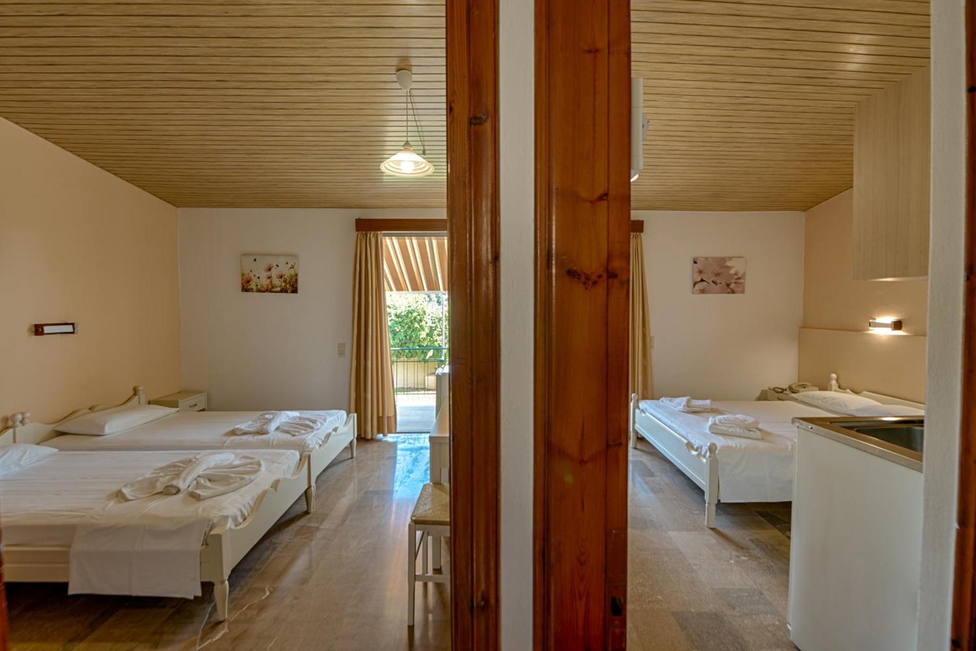 Ionis Hotel Troianata Habitación foto